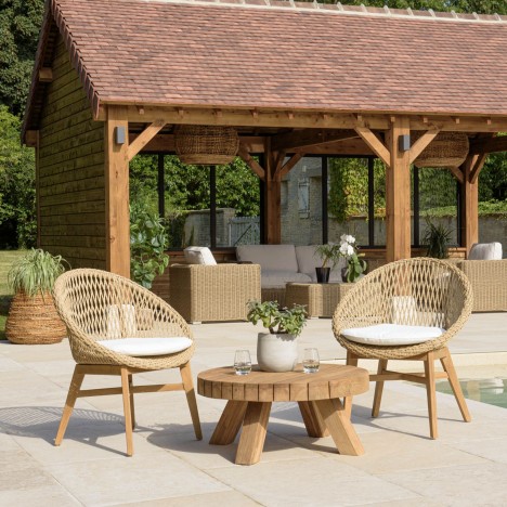 Salon de jardin pour couple table basse ronde et 2 fauteuils teck et rotin VOLANTIS