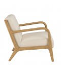 Fauteuil bas en tissu bouclette écru avec accoudoirs en bois VITORIO