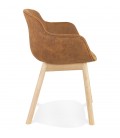 Chaise avec accoudoirs RUPERT en microfibre brune et pieds en bois naturel - 