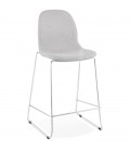 Tabouret snack mi-hauteur empilable FAKIR MINI en tissu gris clair et pied en métal chromé - 