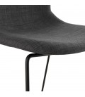 Chaise design DISTRIKT en tissu gris foncé avec pieds en métal noir - 