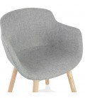 Chaise avec accoudoirs LAMBIC en tissu gris clair et pieds en bois naturel - 