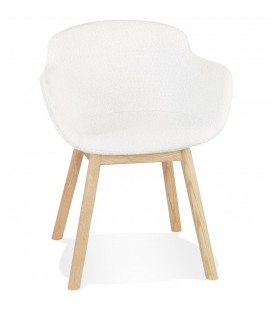 Chaise avec accoudoirs MOUTOU en tissu mouton blanc et pieds en bois naturel