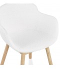 Chaise avec accoudoirs MOUTOU en tissu mouton blanc et pieds en bois naturel - 