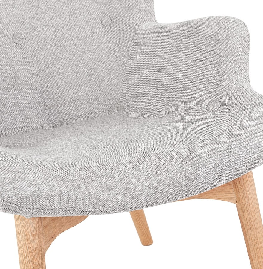 Fauteuil à oreille ROBY en tissu gris et pieds en bois