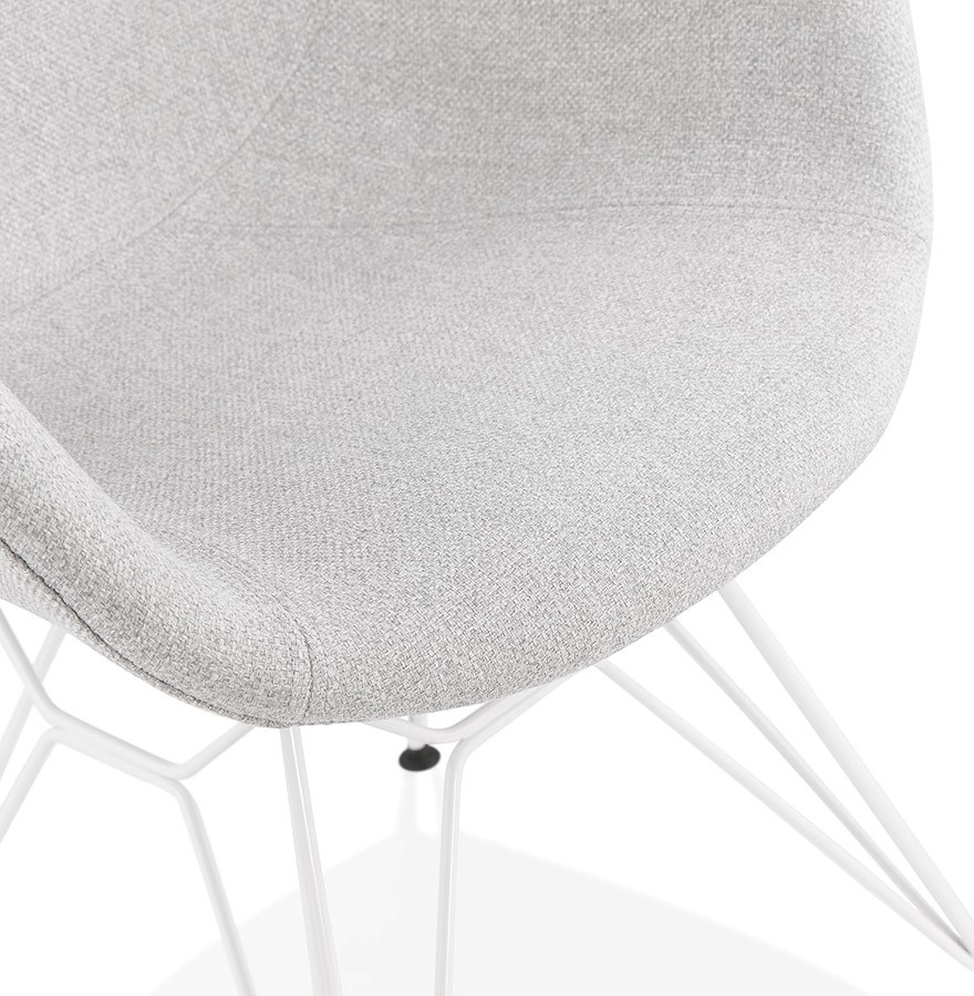 Chaise ATOL en tissu gris clair avec pieds en métal blanc
