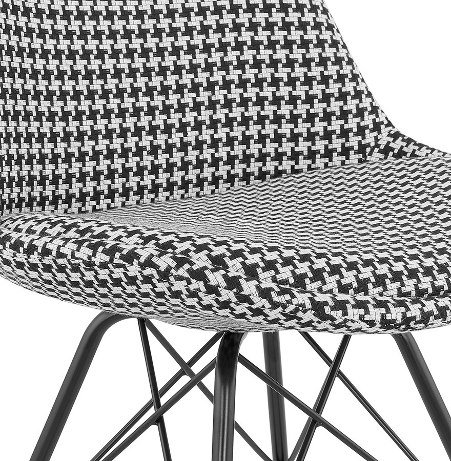 Chaise design ZAZY en tissu pied de poule et pieds en métal noir